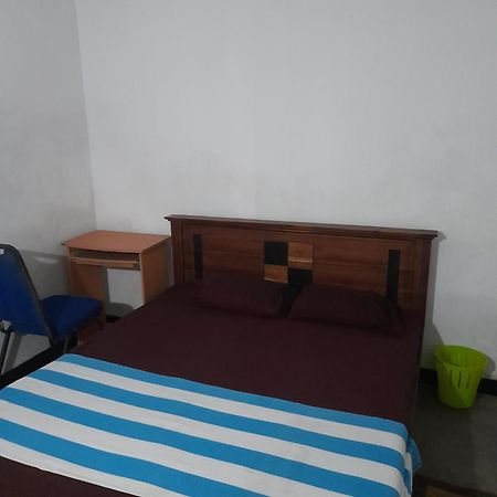 Smart Holiday Inn Гале Екстериор снимка