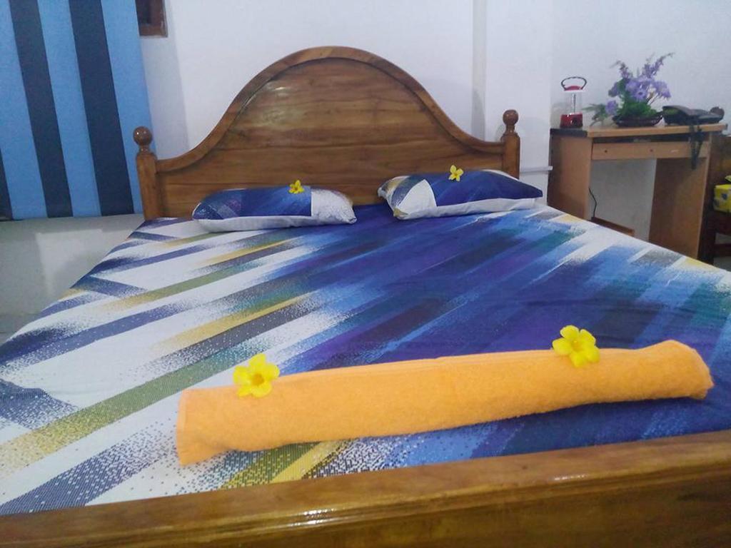 Smart Holiday Inn Гале Стая снимка